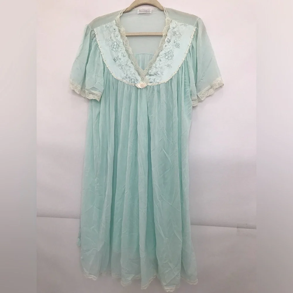 Vintage Miss Elaine Elegant Lace Trim Nightgown Size M